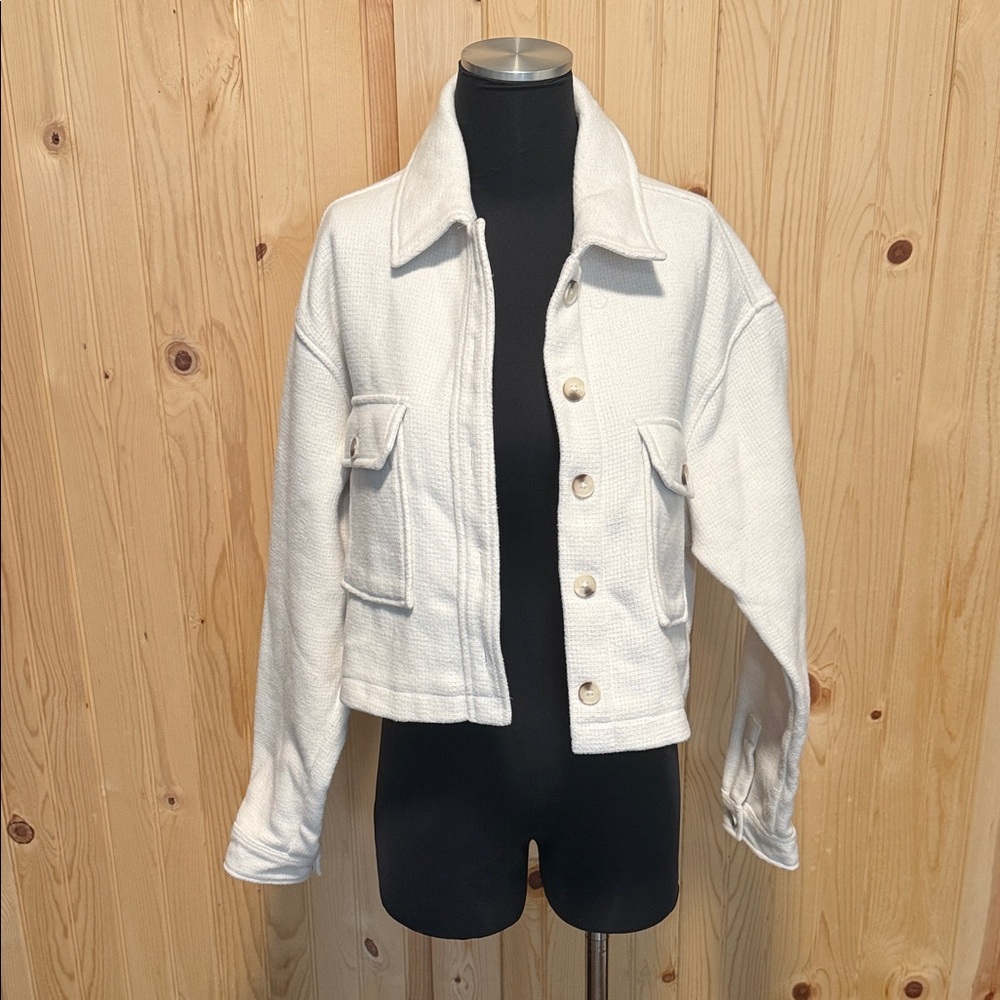 Cropped Women's Cream Button-Front Shacket